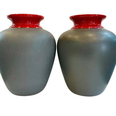 St. Clement pair of vases - Contemporary Cluster